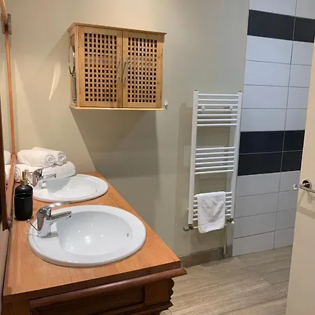 Jardin/parking Prive 4 Personnes アパート